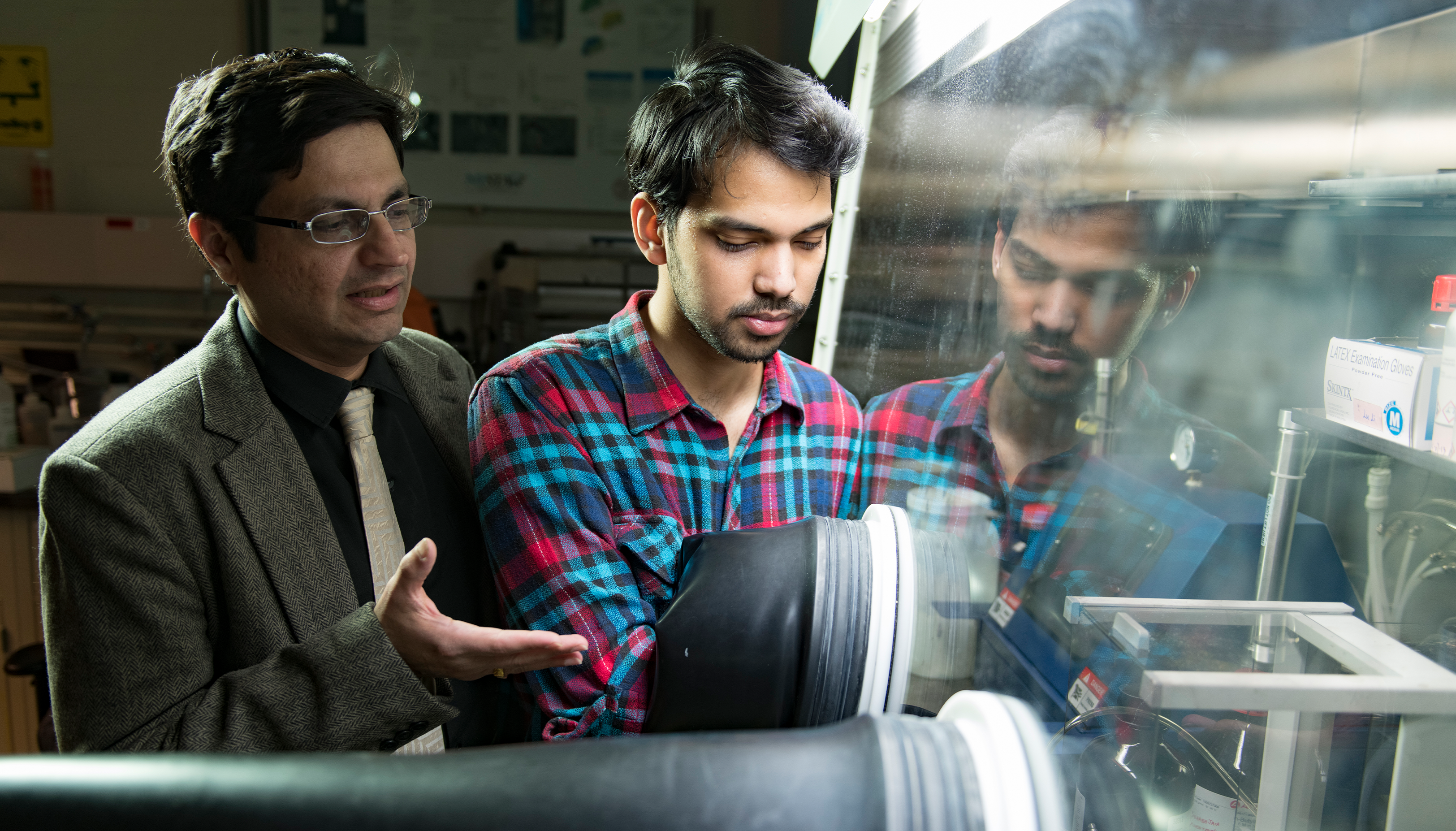 Nikhil Koratkar oversees work being done by a student researcher